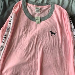 Long sleeve PINK Victoria’s Secret Tee!!